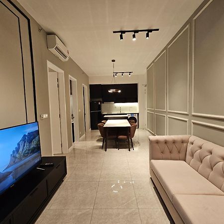 1 Min To Pavilion Bukit Bintang Luna Suites Куала Лумпур Екстериор снимка